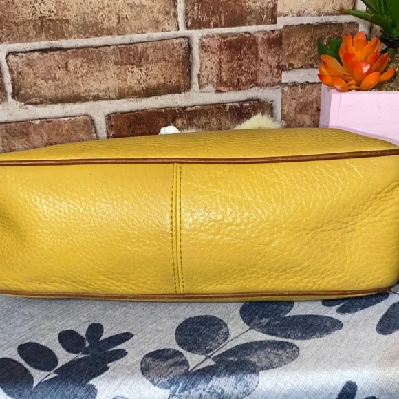 Dooney & Bourke Yellow Leather Shoulder Bag and Kick lock coin - Picture 7 of 13